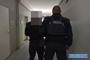 Policjant z zatrzymanym