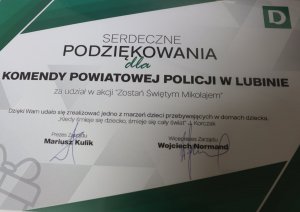 Podziękowania dla policjantów lubińskiej komendy za udział w akcji Zostań świętym Mikołajem