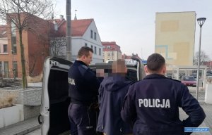 Wracał autem od przyszłej teściowej i chciał iść do pracy. Tyle, że miał ponad 2,5 promila alkoholu w organizmie i zakaz prowadzenia pojazdów.