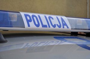 Napis policja na radiowozie