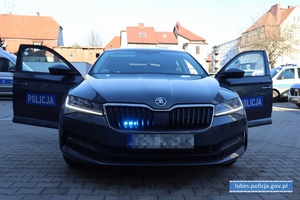 Nieoznakowany radiowóz marki Skoda Superb