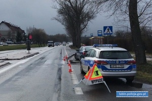 W związku z opadami na drogach ślisko! Policja apeluje o ostrożność i rozsądek.