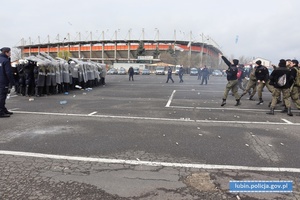 Ćwiczenia Nieetatowego Pododdziału Prewencji Policji wraz z klasą mundurową