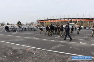 Ćwiczenia Nieetatowego Pododdziału Prewencji Policji wraz z klasą mundurową