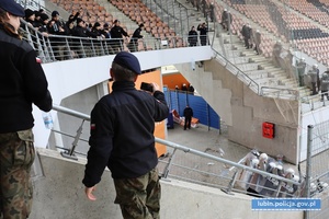 Ćwiczenia Nieetatowego Pododdziału Prewencji Policji wraz z klasą mundurową