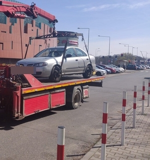 Policjanci apelują o przestrzeganie obowiązujących przepisów i parkowanie zgodnie z Ustawą Prawo o Ruchu Drogowym.