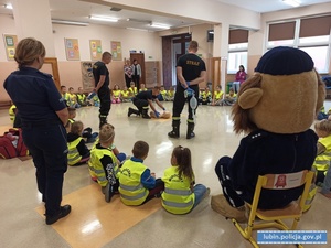 Żyj i ratuj życie! Roadpol Safety Days z lubińską drogówką, strażakami i uczniami SP 14