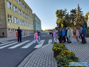 Policjanci ze Ścinawy rozmawiali z dziećmi o bezpieczeństwie w ruchu drogowym