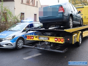 Kolizja i rozbite pojazdy na drodze