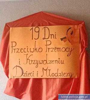 Plakat o treści 19 – dni przeciwko przemocy i krzywdzeniu dzieci i młodzieży.