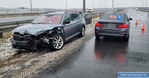 Ślisko na drogach! Apelujemy o ostrożną jazdę