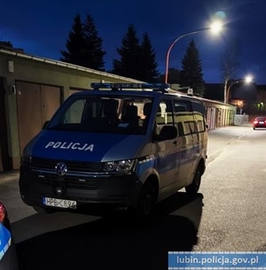 Kradzionym samochodem pojechał na włamanie. Zdziwił się, kiedy do bramy jego garażu zapukali policjanci