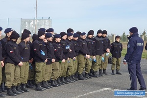 Klasy mundurowe na ćwiczeniach policjantów z Nieetatowego Pododdziału Policji