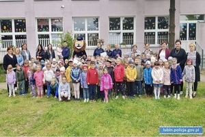 Lubińscy policjanci z wizytą w Przedszkolu w Ścinawie