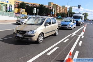 Pieszy przechodził przez jezdnię w miejscu niedozwolonym. Został potrącony i trafił do szpitala