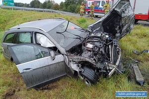 Do groźnie wyglądającego zdarzenia drogowego doszło na drodze S3. Policjanci apelują o ostrożną i bezpieczną jazdę