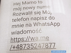 Wiadomość o treści: Hej Mamo to mój nowy numer. Rozwalił mi się mój telefon napisz do mnie na WhatsApp wiadomość