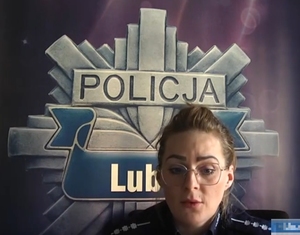 Policjantka na nagraniu senior online