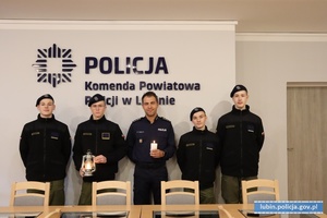 Przekazanie Betlejemskiego Światła Pokoju dla lubińskich policjantów i pracowników Policji