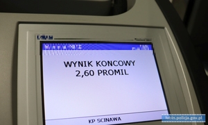 Nietrzeźwy kierujący i wynik badania alkomatem -2,60 promila