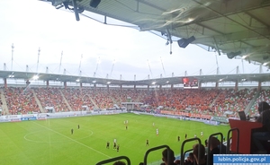 Stadion podczas rozgrywanego meczu piłki nożnej