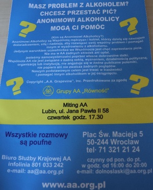 Policjanci współpracują z grupą AA, by pomagać rodzinom, gdzie występuje uzależnienie