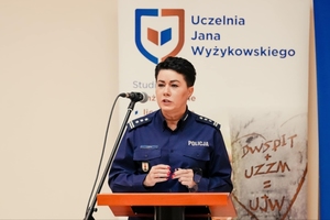 „Pomoc Daje MOC” lubińscy i polkowiccy policjanci mówią stanowcze NIE! zjawisku przemocy, podczas konferencji naukowej