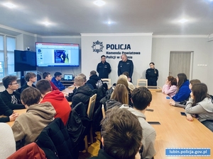 Maturzyści na lubińskiej komendzie