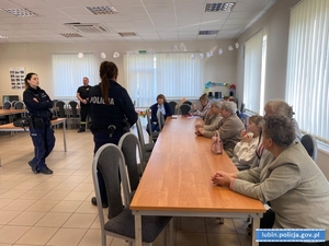 Profilaktyka to podstawa – policjanci na spotkaniach z seniorami