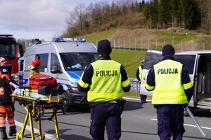 Ćwiczenia służb ratowniczych na drodze S-3 z udziałem dolnośląskich policjantów
