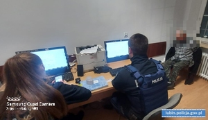 Pijany kierowca myślał, że porzuci samochód i ucieknie od odpowiedzialności….szybko jednak trafił w ręce policjantów