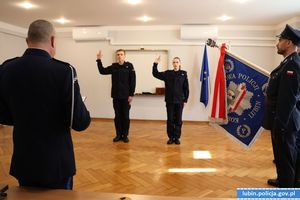 Ślubowali na sztandar, by służyć narodowi – nowi funkcjonariusze dołączyli do lubińskiej Policji