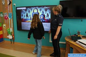 Lubińscy policjanci ruszyli z programem pn. „Internauto drogi, w internecie są duże wymogi”