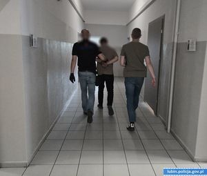 Zatrzymany przy bankomacie – oszust wpadł dzięki czujności emerytowanego policjanta