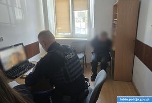 Złamał zakaz zbliżania się do babci, dziadkowi ukradł pieniądze. Mężczyzna został tymczasowo aresztowany