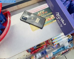Okradł kasjerkę z telefonu, żeby później zażądać od niej znaleźnego