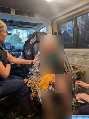 Dwie seniorki, zdezorientowane i zagubione, mogły liczyć na policjantów i pracownicę Policji