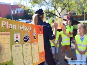 Lubińscy policjanci dbają o bezpieczną drogę do szkoły