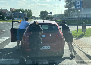 Na służbie bywa i tak… Pomocna postawa lubińskich policjantów