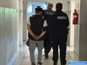 Dzielnicowi zatrzymali sprawcę podpalenia – wstępne straty to 35 tysięcy złotych