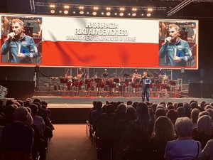 Lubińscy policjanci na inauguracji roku akademickiego przestrzegali seniorów przed oszustami