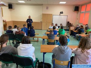 Policjanci spotykają się z uczniami w szkołach  w ramach Tygodnia Przeciwdziałania Przemocy Rówieśniczej