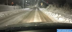 droga na której zalega śnieg