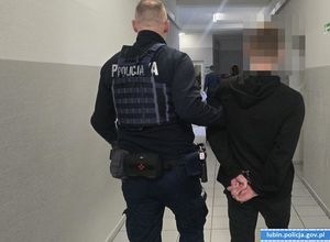 Wszedł do sklepu i wziął towar jak swój. Wszystko nagrały kamery, a mężczyzna został zatrzymany przez zastępcę dyżurnego