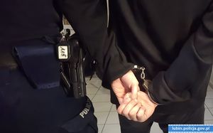 Miał dożywotni zakaz kierowania, był pod wpływem narkotyków i niemal doprowadził do tragedii na drodze…