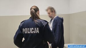 Brak zgody na przemoc wobec najbliższych!  Za znęcanie się nad rodzicami, wyrodny syn spędzi najbliższe 3 miesiące w areszcie