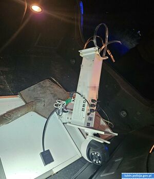 Skradziony panel i kamera w bagażniku auta