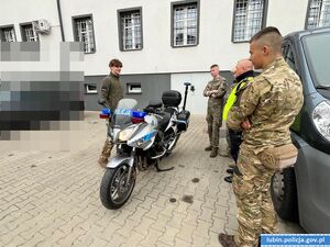Uczniowie klasy mundurowej z Legnicy odwiedzili lubińskich policjantów