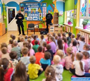 Policjanci na prelekcji w szkole