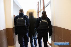 Policjanci zatrzymali dwóch mężczyzn podejrzanych o pozbawienie wolności kobiety.